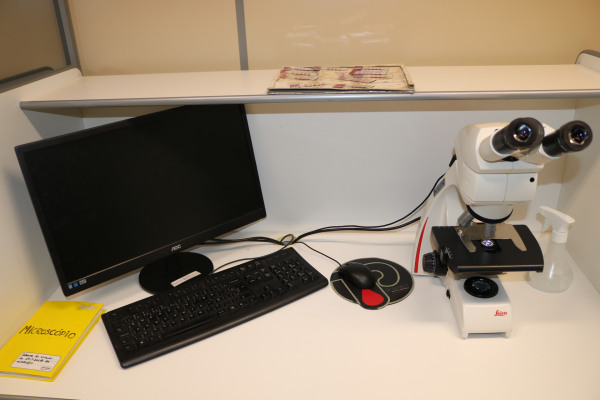 Microscópio óptico, Leica DM500